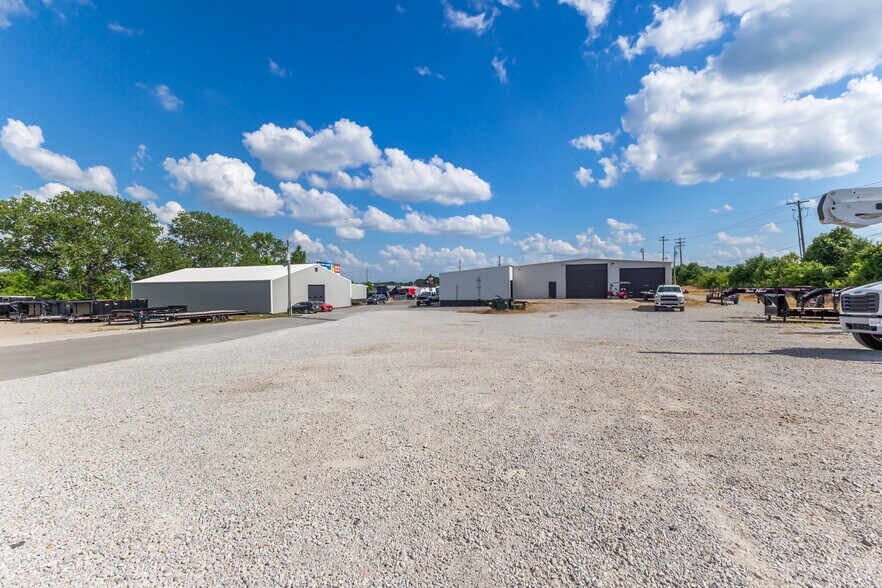 More Photos Of 2606 E Rock Haven Rd, Harrisonville Light Manufacturing For Lease