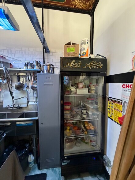 More Photos Of 817 Onderdonk Ave, Ridgewood General Retail For Lease