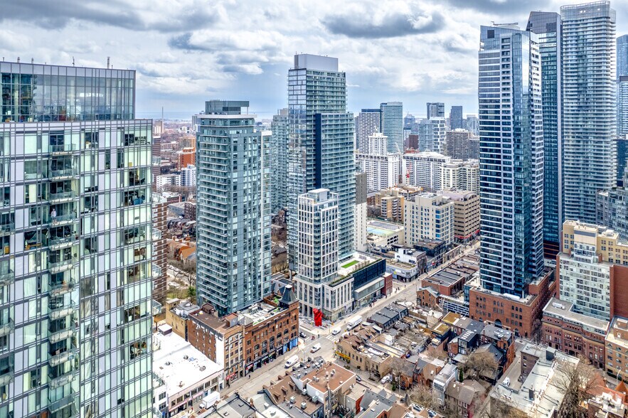 More Photos Of 599 Yonge St, Toronto Apartments For Sale