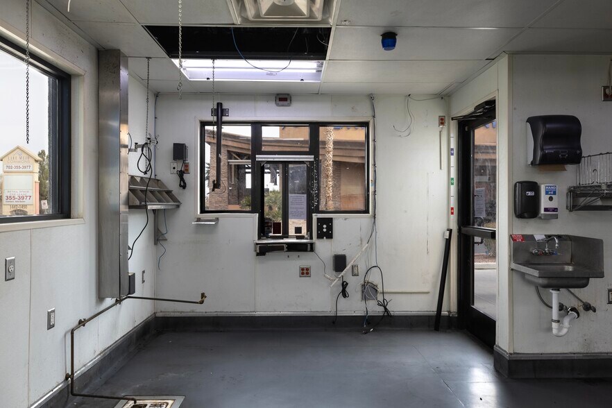 More Photos Of 1426 E Lake Mead Pky, Henderson Fast Food For Sale