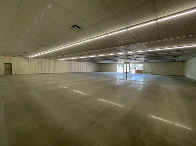 More Photos Of 1960 N Saint Helen Rd, Saint Helen Convenience Store For Lease