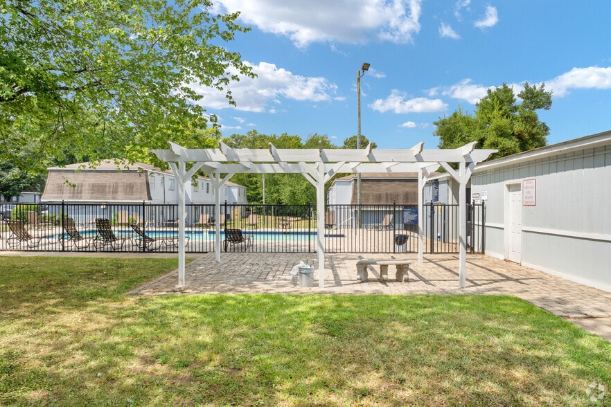 More Photos Of 107 Sterling Ct NW, Center Point Apartments For Sale