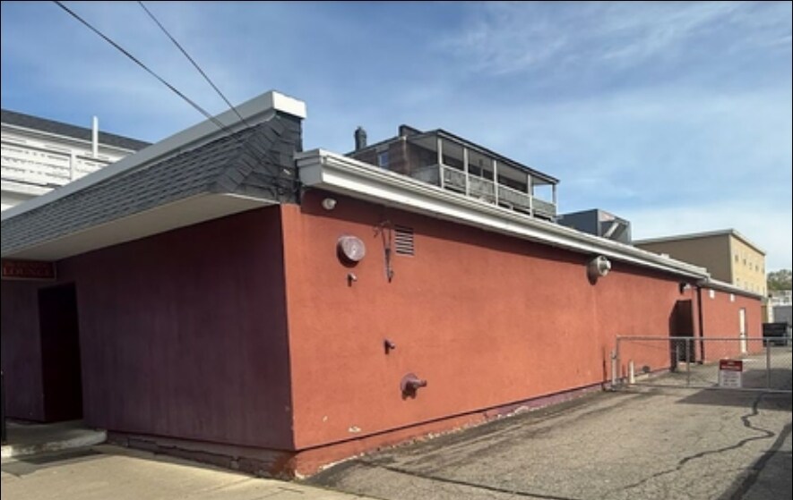 More Photos Of 1086 Washington St, Norwood Apartments For Sale