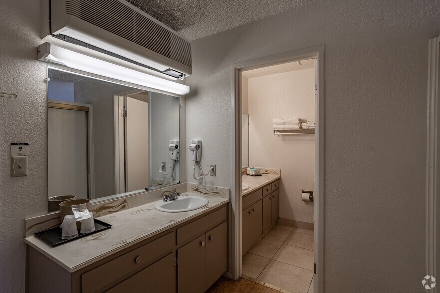 More Photos Of 10805 Palm Dr, Desert Hot Springs Hotel For Sale