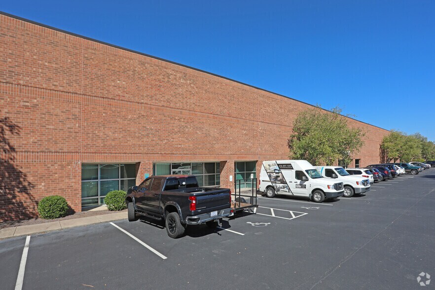 More Photos Of 6348 Burnt Poplar Rd, Greensboro Warehouse For Lease