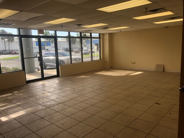 More Photos Of 2230C 31st St S, Saint Petersburg Warehouse For Lease