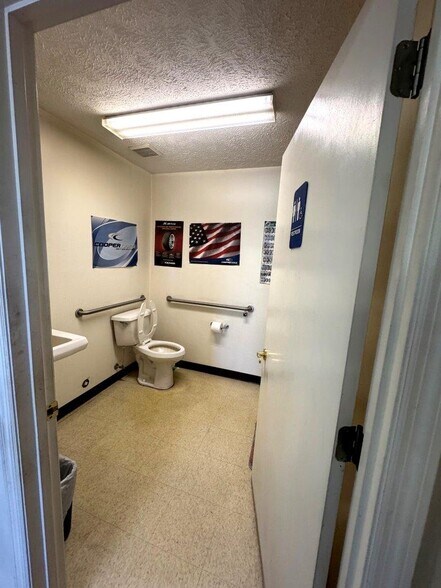 More Photos Of 2841 Old Franklin Tpke, Rocky Mount Auto Repair For Sale