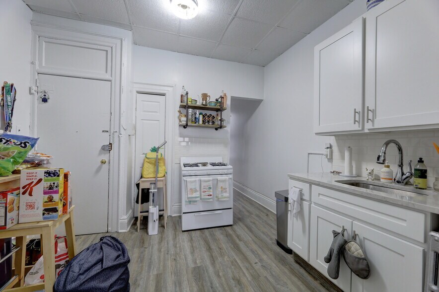 More Photos Of 900 Summit Ave, Union City Apartments For Lease