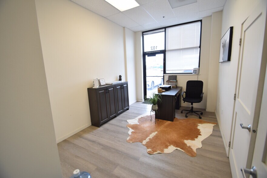 More Photos Of 2121 SW Deerhound Ave, Redmond Manufacturing For Lease