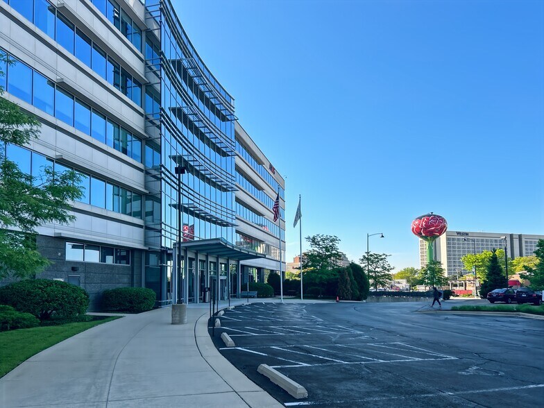 More Photos Of 9400 W Higgins Rd, Rosemont Coworking Space