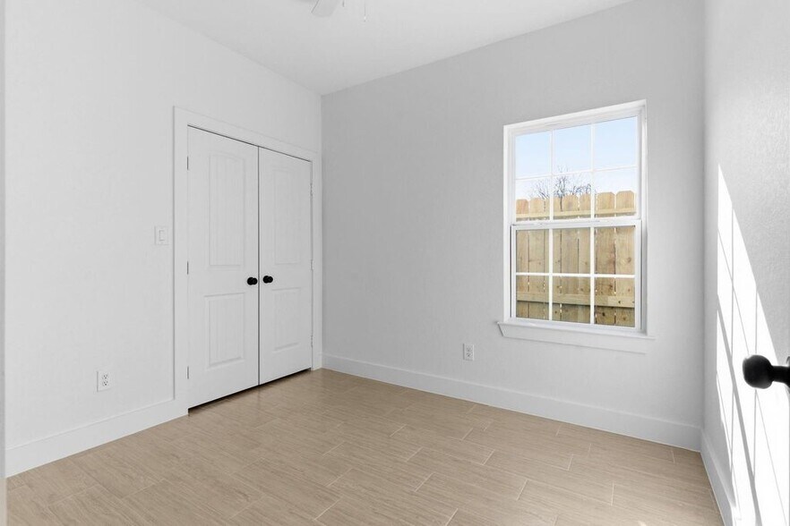 More Photos Of 428 Rhode Island st, Houston Apartments For Sale