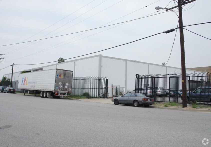 More Photos Of 249 131st St, Los Angeles Warehouse For Lease