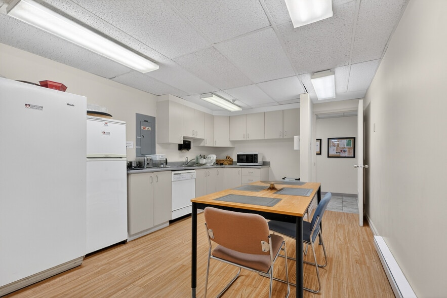 More Photos Of 1558 Rue Viel, Montréal Office For Sale