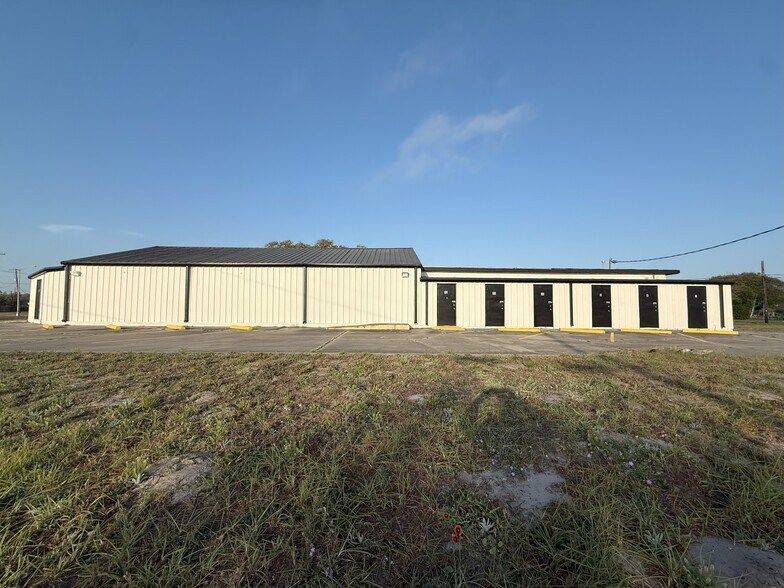 More Photos Of 530 W Cleveland Blvd, Aransas Pass Self Storage For Sale
