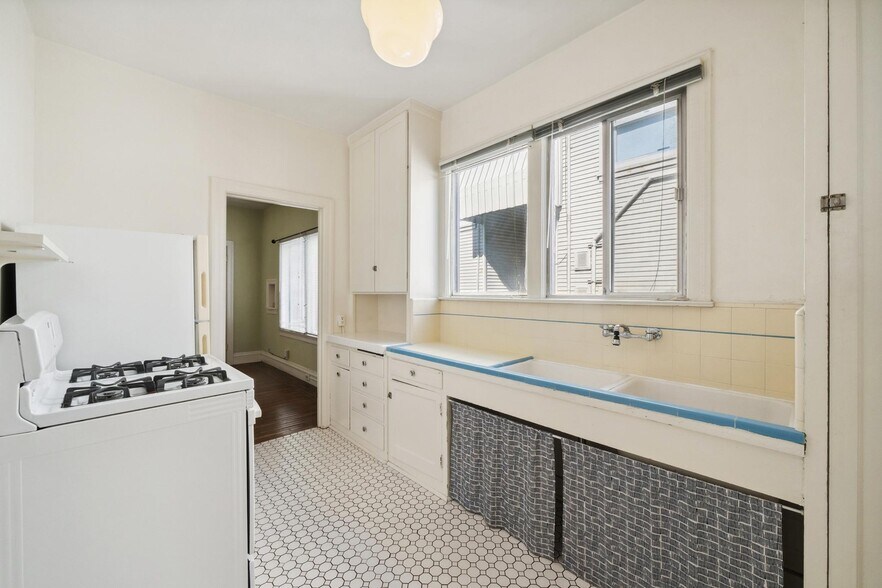 More Photos Of 309 63rd St, Oakland Apartments For Sale