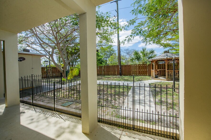 More Photos Of 2595 Tamiami Trl, Port Charlotte Apartments For Lease