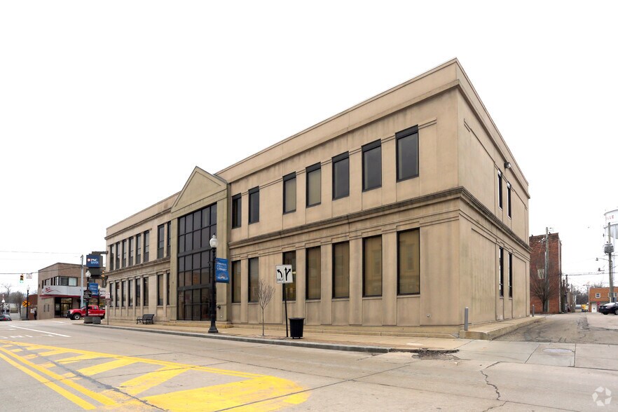 More Photos Of 101 W Market St, Orrville Bank For Lease