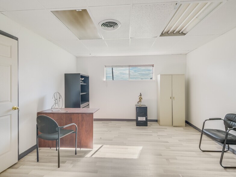 More Photos Of 2230 W Southcross Blvd, San Antonio Office For Lease