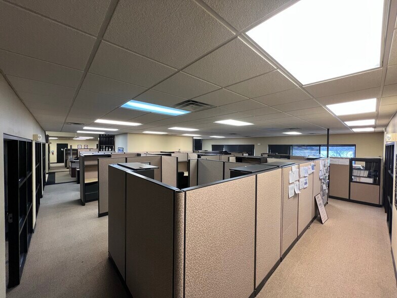 More Photos Of 3527 N Ridge Rd, Wichita Office For Sale