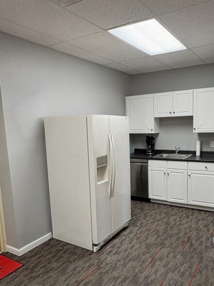More Photos Of 9013 Lima Rd, Fort Wayne Storefront Retail Office For Lease