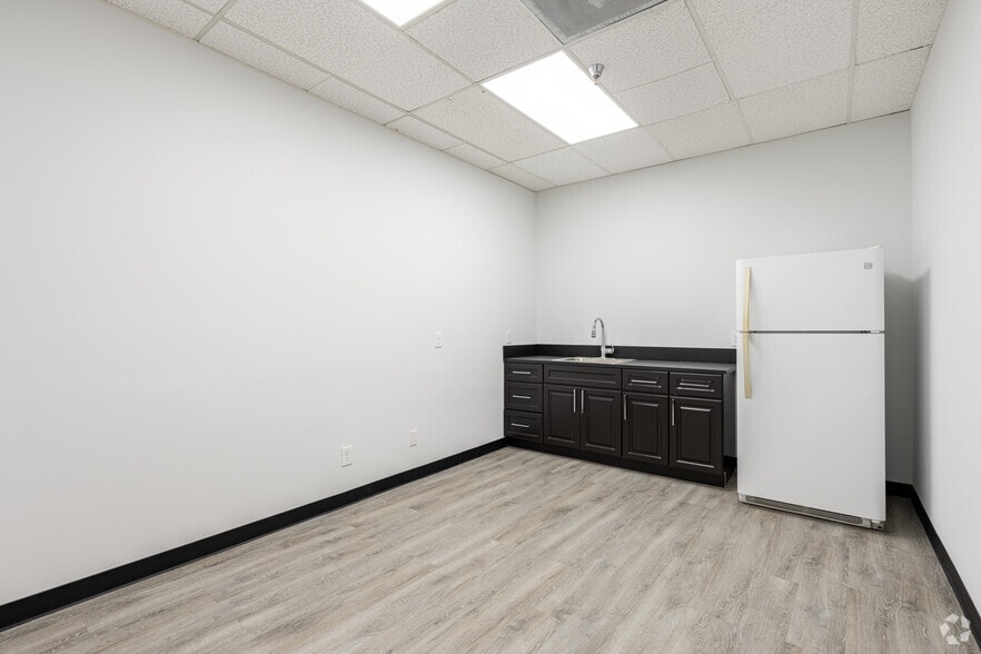 More Photos Of 150 Hembree Park Dr, Roswell Unknown For Lease