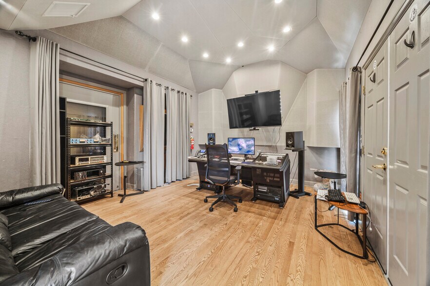 More Photos Of 1033 16th Ave S, Nashville Office For Sale