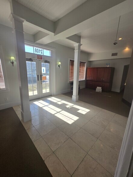 More Photos Of 2108 Airport Blvd, Mobile Office For Sale