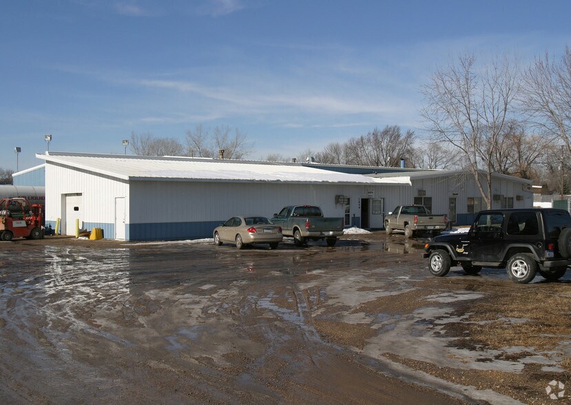 More Photos Of 7649-7655 Concord Blvd, Inver Grove Heights Warehouse For Lease