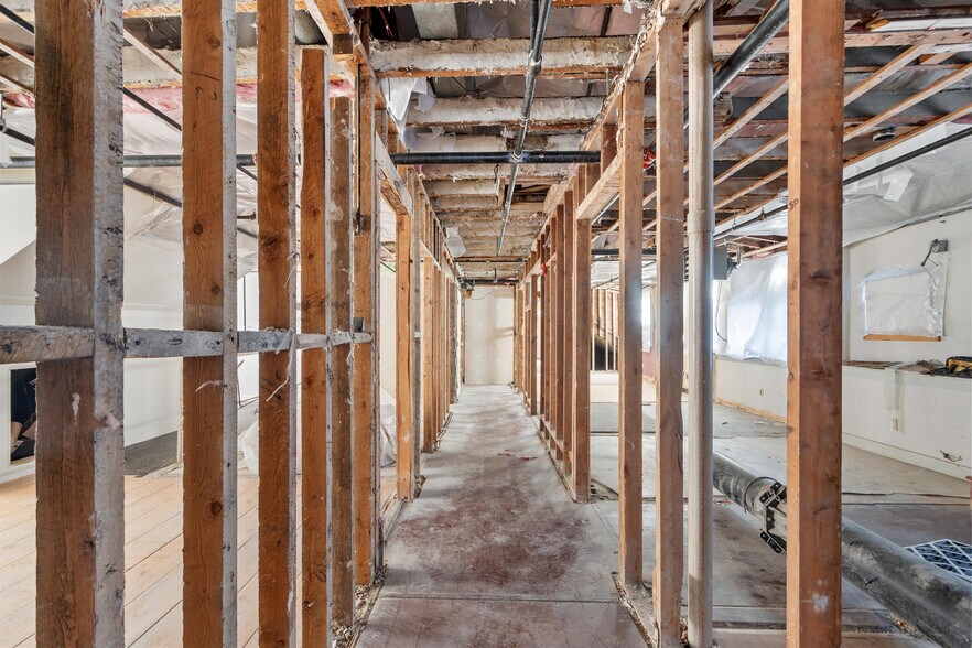 More Photos Of 172 Hanover St, Portsmouth Restaurant For Sale
