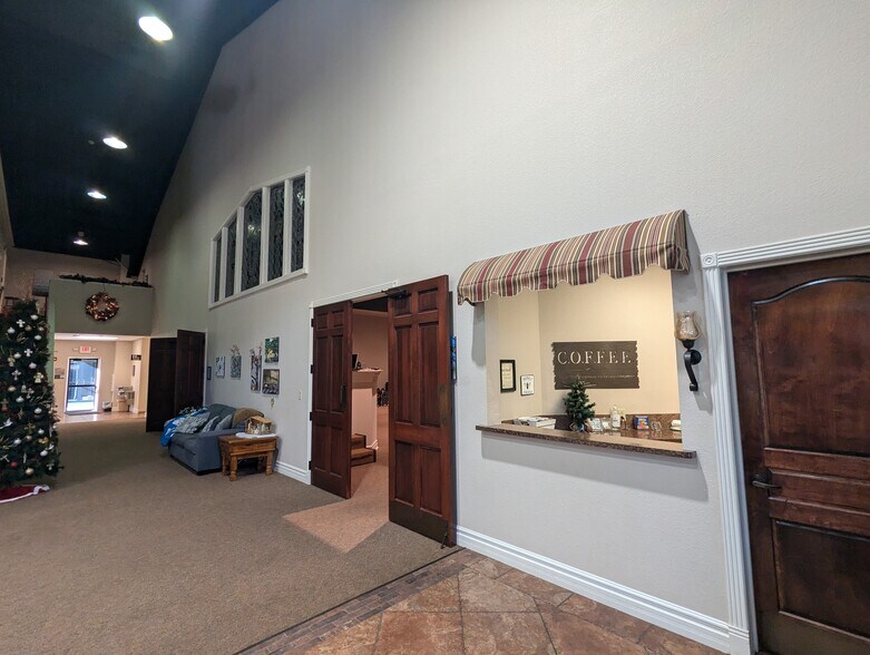 More Photos Of 5315 N Twin City Hwy, Nederland Warehouse For Sale
