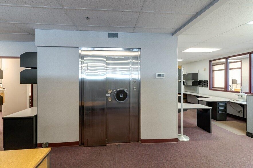 More Photos Of 120 E 3rd St, Newport Office For Lease