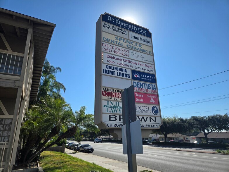 More Photos Of 721 W Whittier Blvd, La Habra Office For Sale