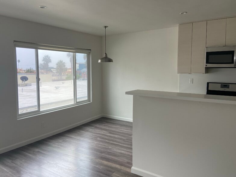 More Photos Of 1015 3rd St, Santa Monica Apartments For Sale