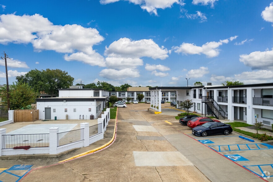 More Photos Of 16884 Northwest Fwy, Houston Hotel For Sale