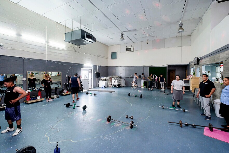 More Photos Of 2911 W Washington St, Indianapolis Storefront Retail Office For Sale