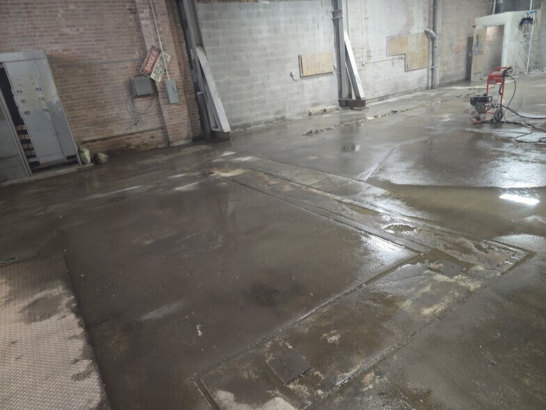 More Photos Of 4742-4746 W Rice St, Chicago Warehouse For Lease