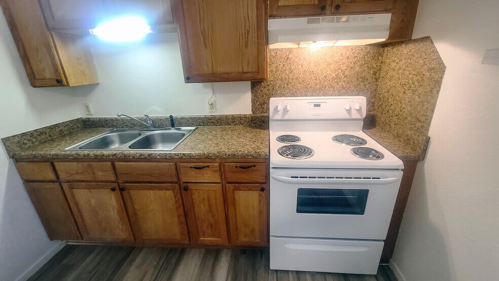 More Photos Of 711 S Austin Ave, Tulia Apartments For Sale