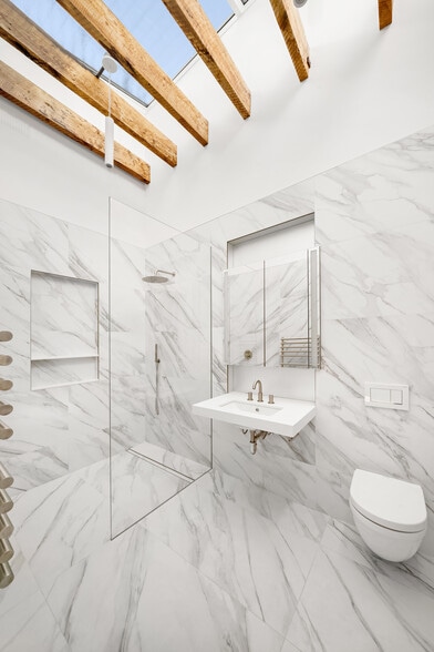 More Photos Of 402 W 20th St, New York Apartments For Sale