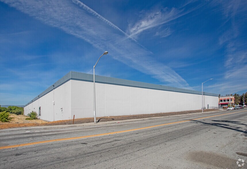 More Photos Of 3660 Thomas Rd, Santa Clara Warehouse For Lease