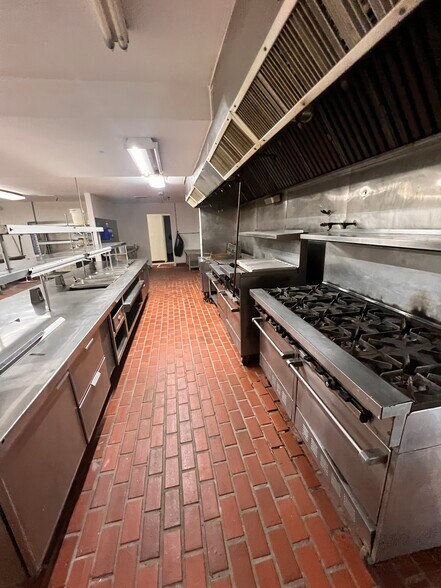 More Photos Of 9009 Boone Rd, Houston Assisted Living For Lease