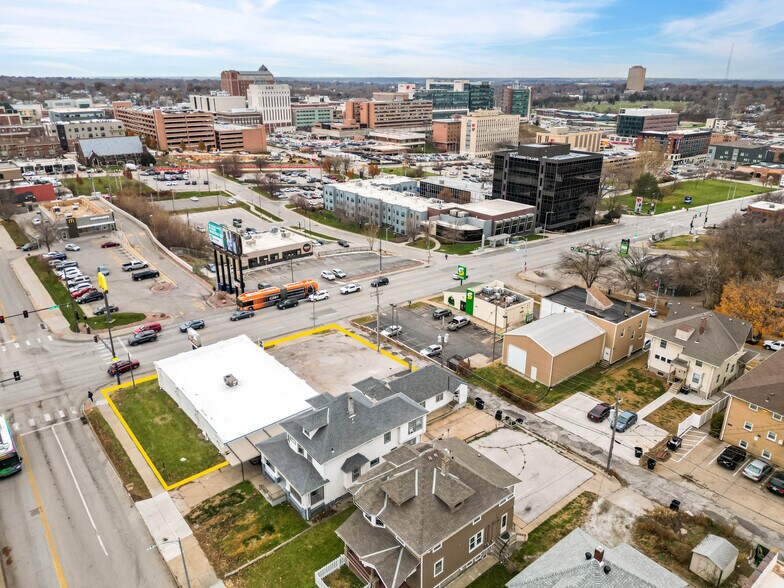 More Photos Of 4002 Dodge St, Omaha Freestanding For Lease