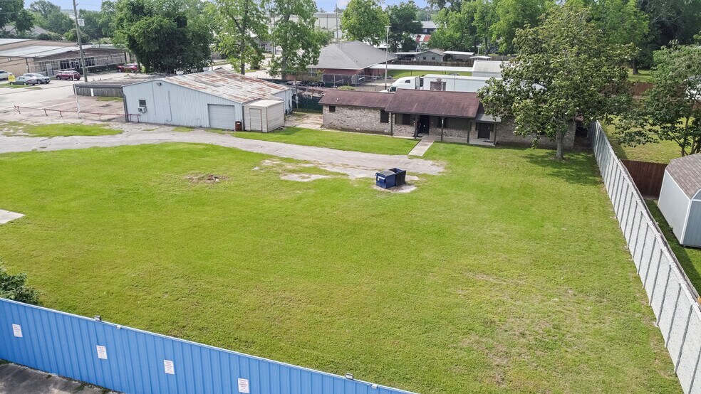 More Photos Of 1107 N Houston Ave, Humble Auto Repair For Sale