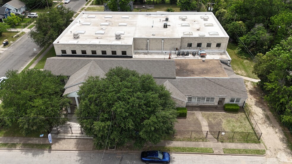 More Photos Of 2101 Alexander Ave, Waco Schools For Sale