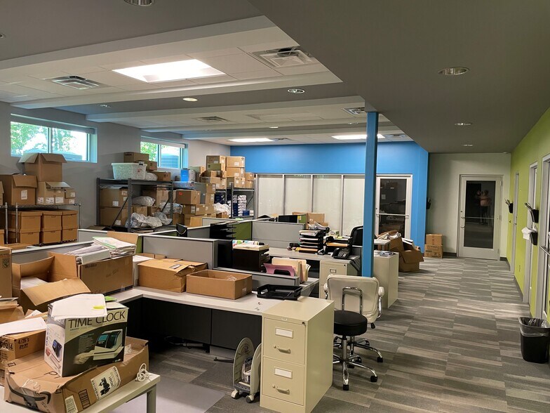 More Photos Of 3187 Paluxy Dr, Tyler Office For Sale