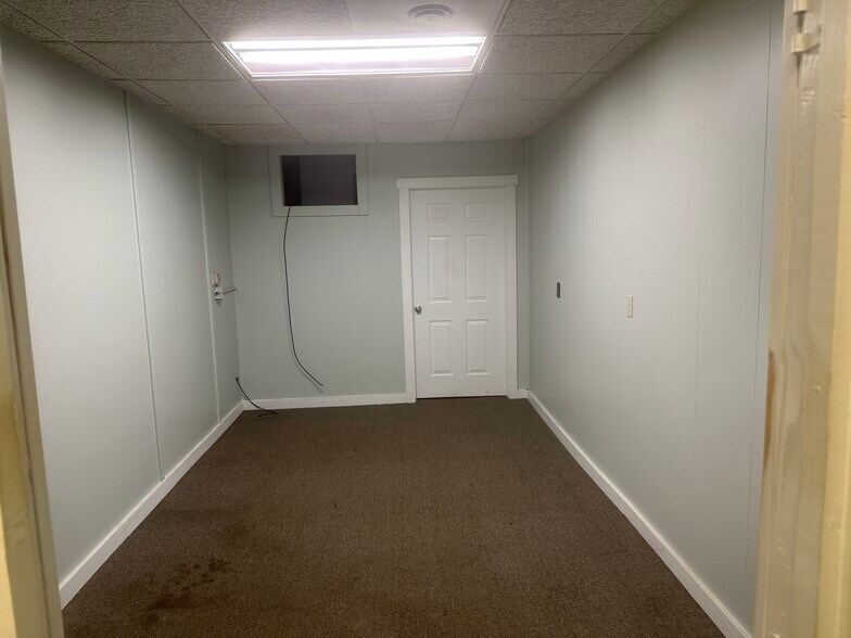 More Photos Of 309 Washington Ave, Ravenna Warehouse For Lease