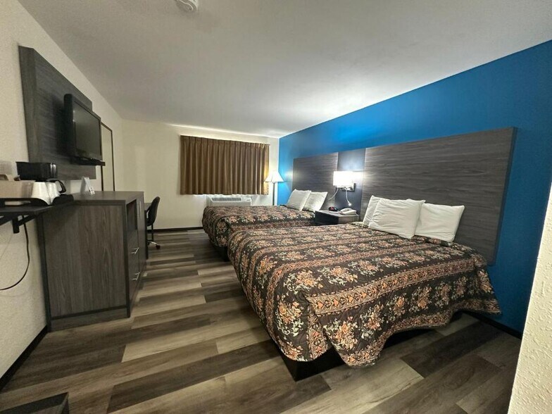 More Photos Of 402 N 12th St, Tecumseh Hotel For Sale