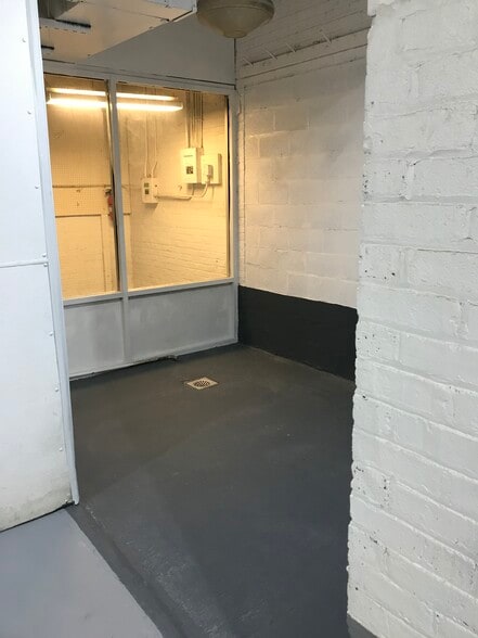 More Photos Of 4616 W Fullerton Ave, Chicago Light Manufacturing For Sale