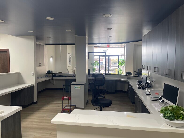 More Photos Of 1915 S Zapata Hwy, Laredo Storefront Retail Office For Lease