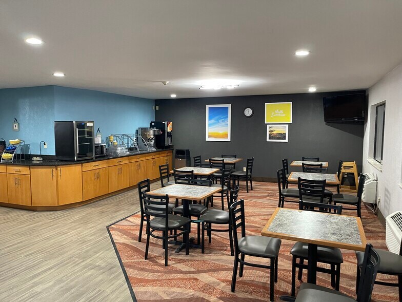 More Photos Of 3202 E Kimberly Rd, Davenport Hotel For Sale
