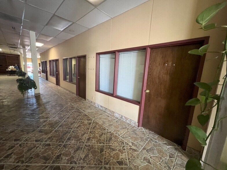 More Photos Of 4702 Saturn Rd, Garland Office For Sale